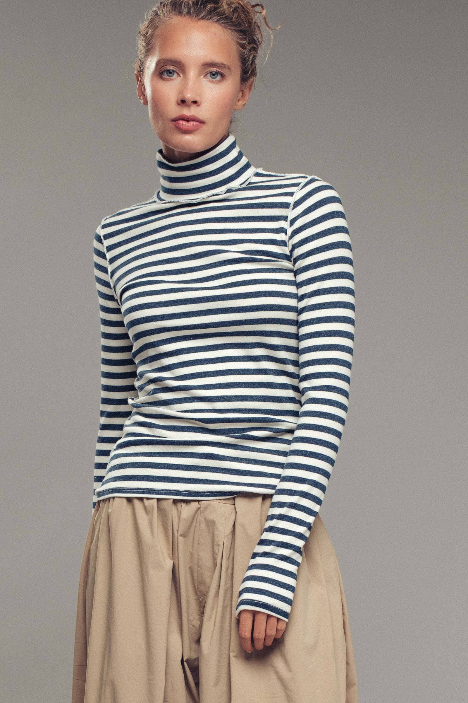 Contrast Seam Turtleneck Knit Top
