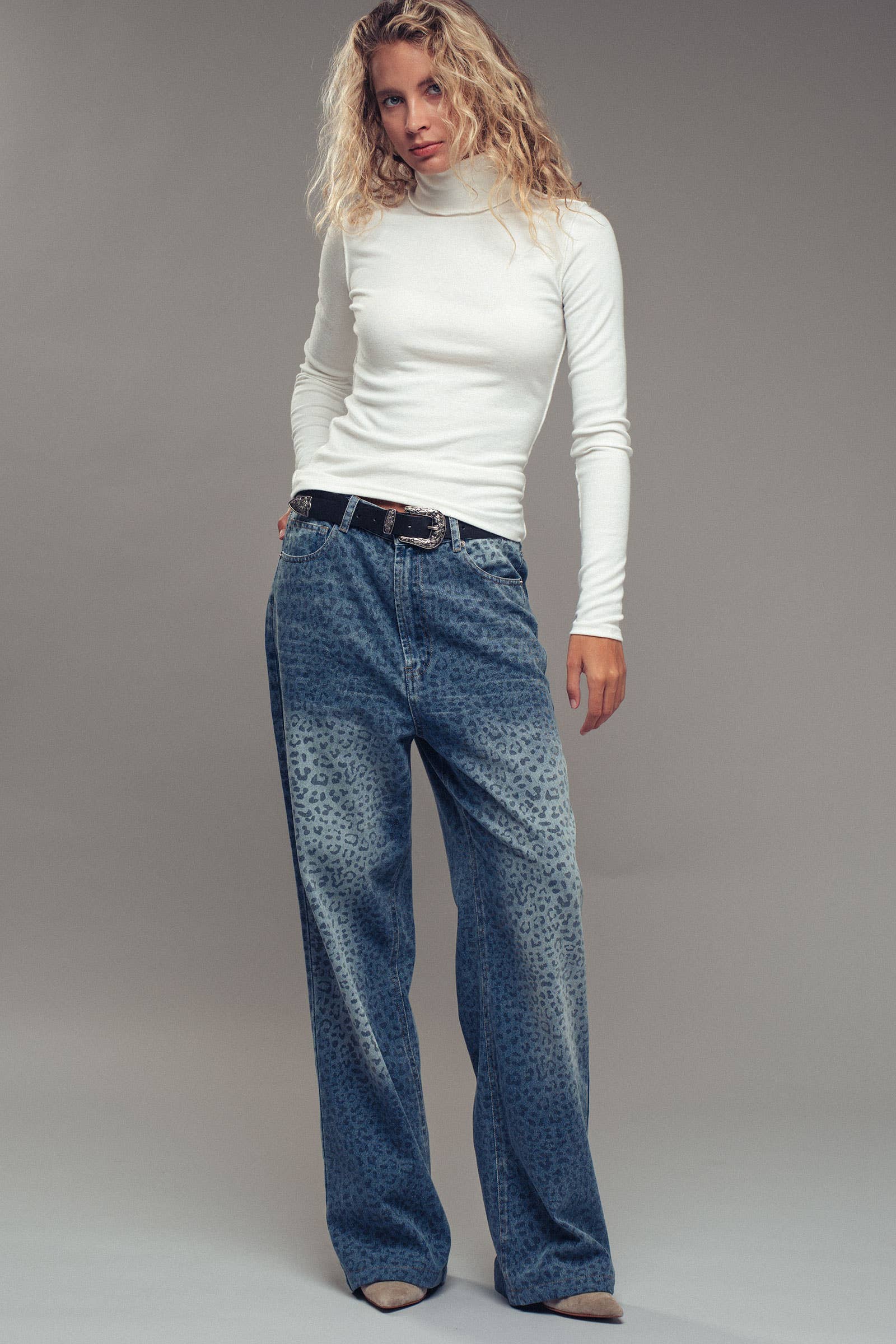 Contrast Seam Turtleneck Knit Top