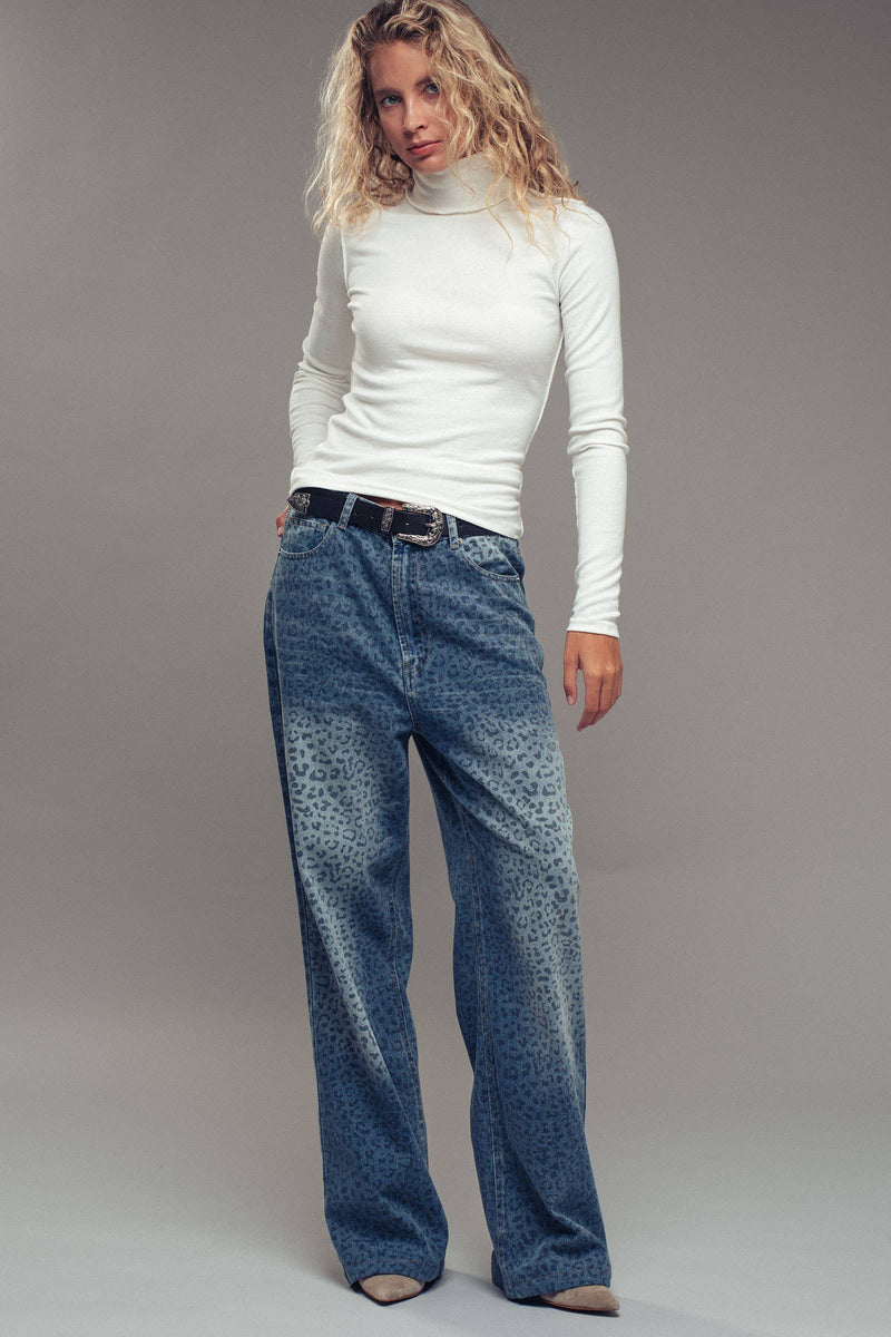 Contrast Seam Turtleneck Knit Top