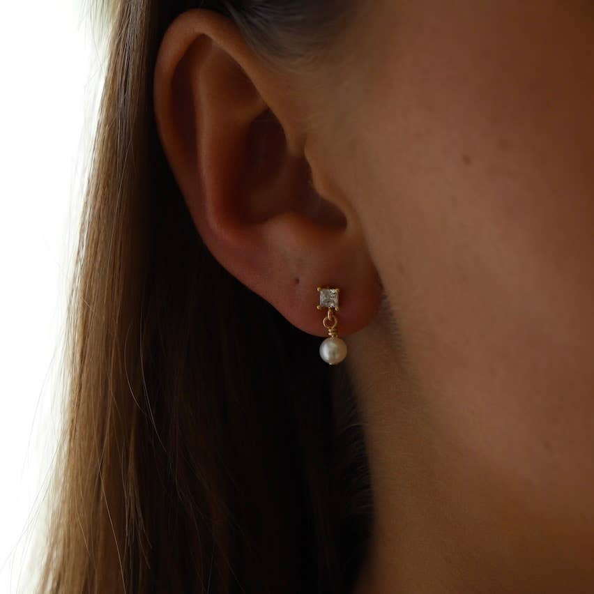 Claire Pearl Studs