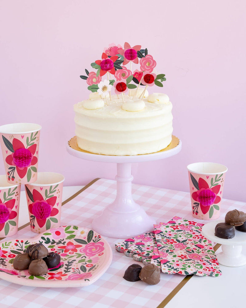 Floral scalloped dinner napkin