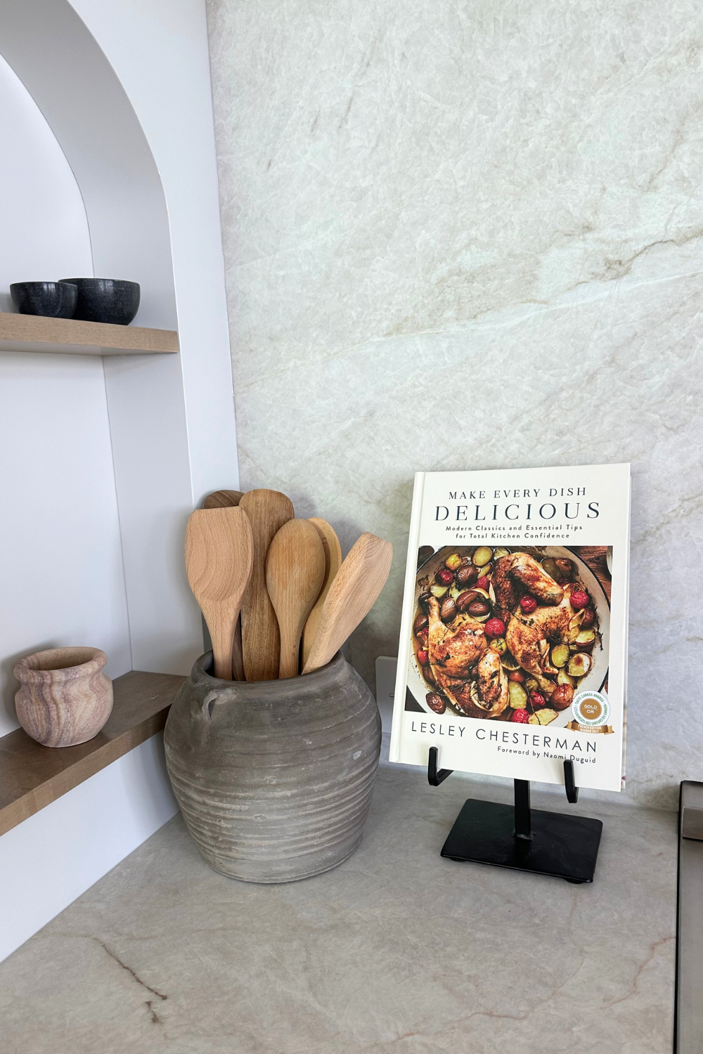 Dual Arm Black Iron Easel