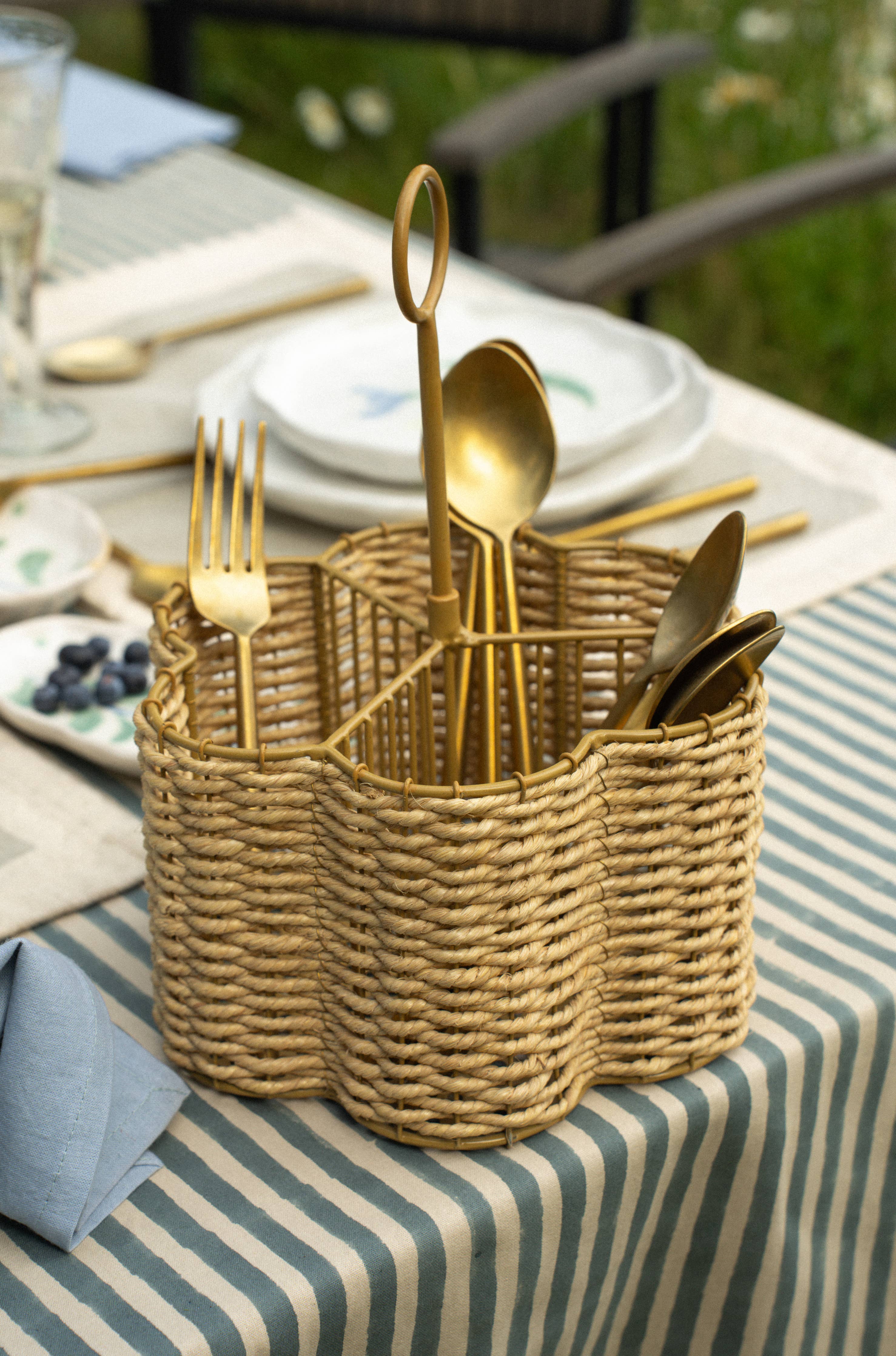 Scalloped Woven Cutlery Holder