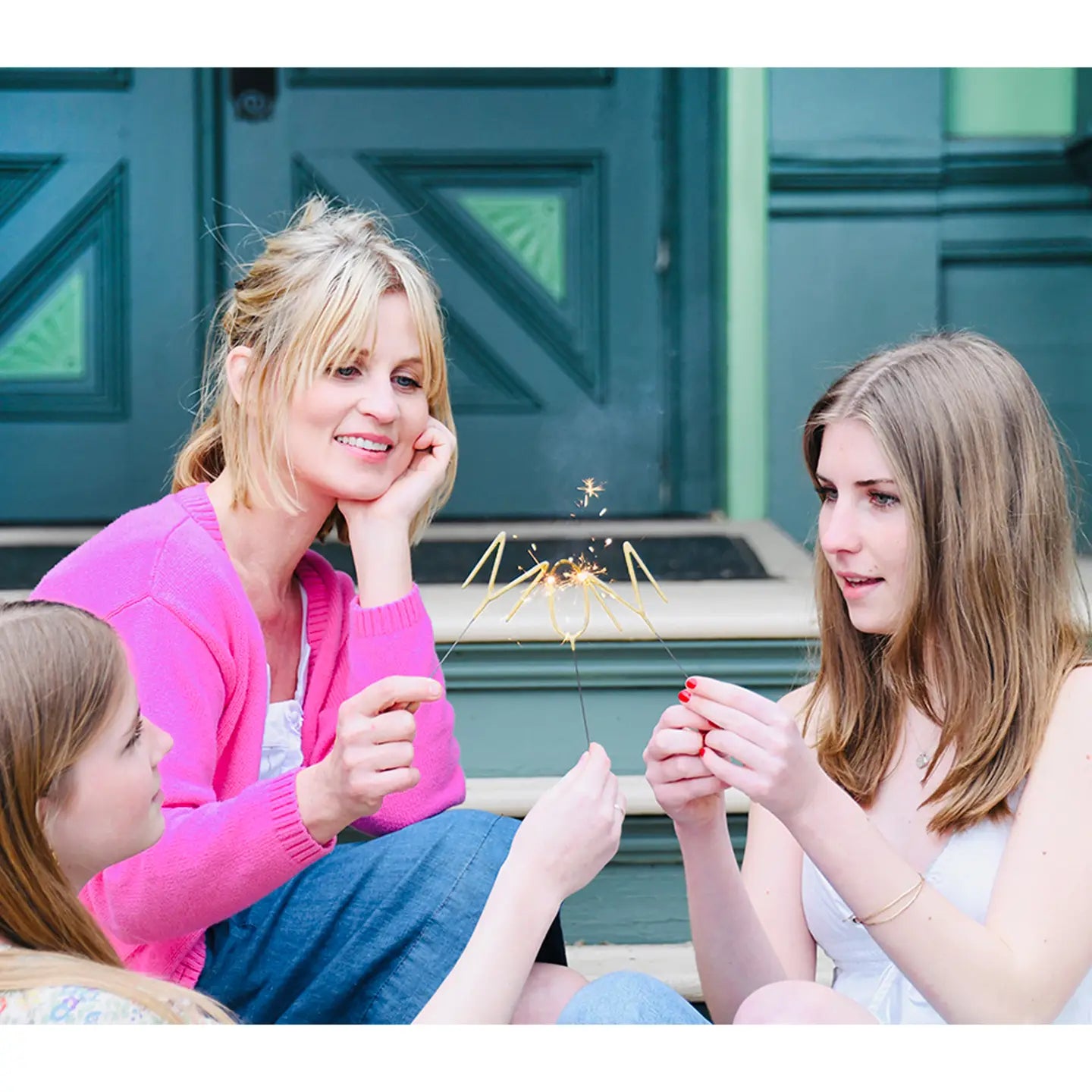 Big 8" Gold "Mom" Letter Sparkler Wands Card - Garden Party