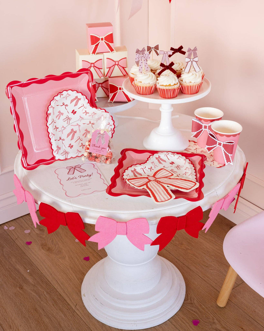 Bow Pattern Dinner Napkins