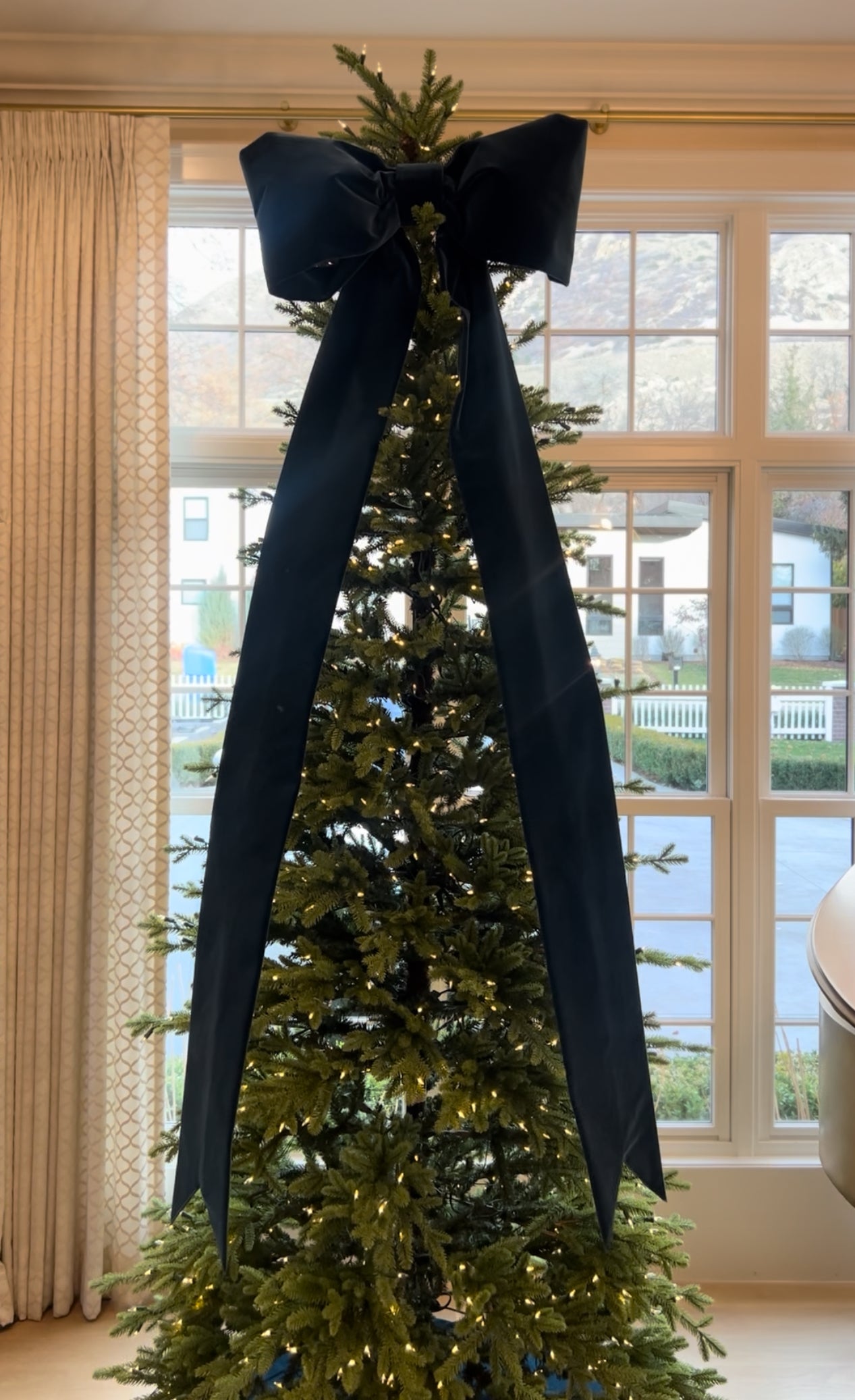 Velvet Navy Bow and Tree Skirt