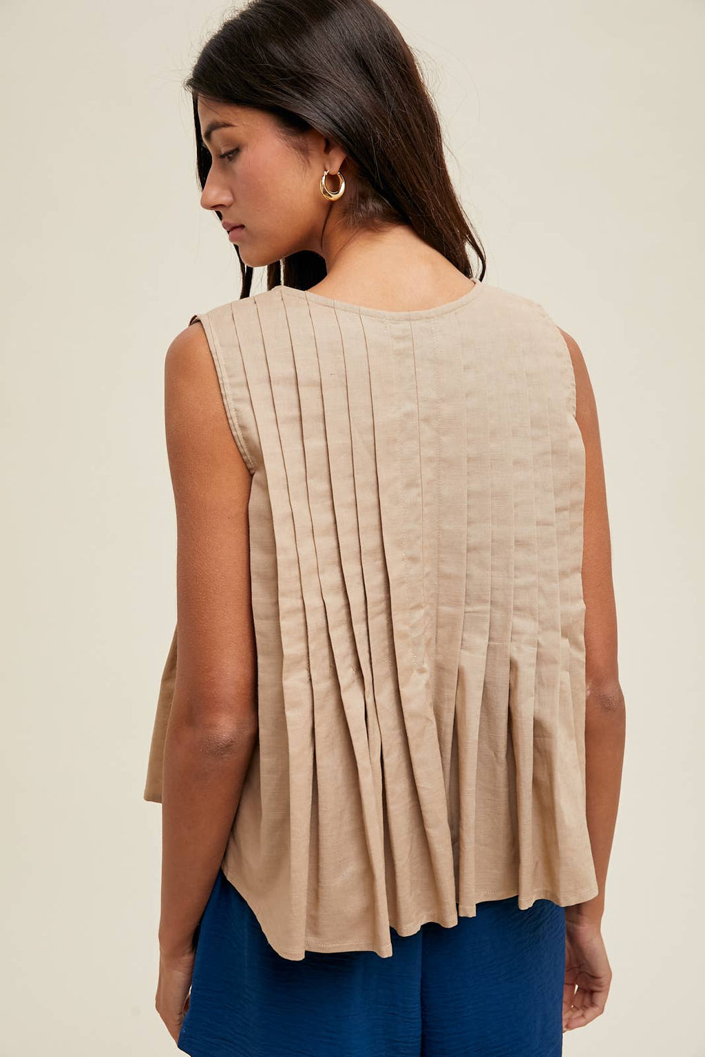 Bow Detail Sleeveless Pleated Top