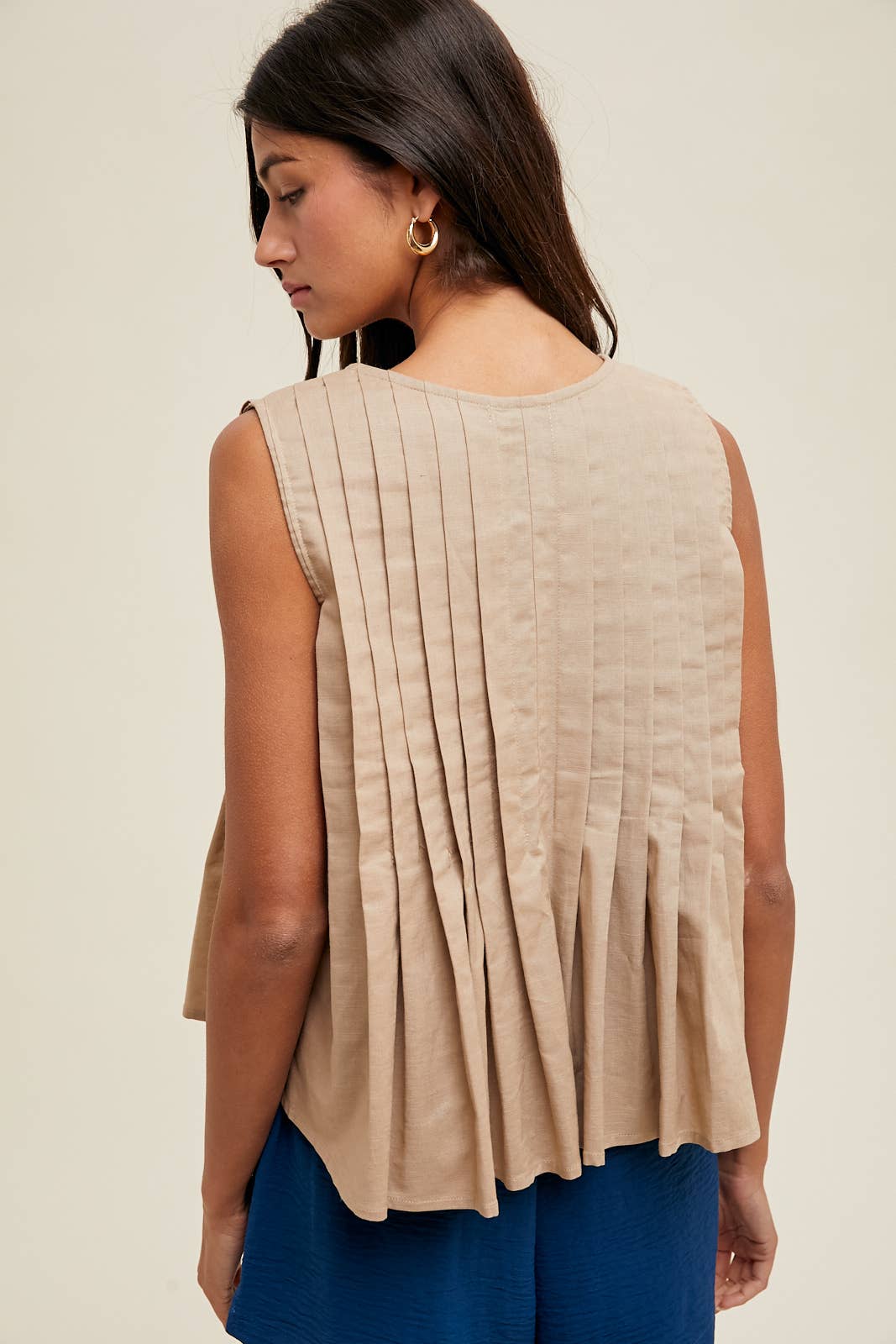 Bow Detail Sleeveless Pleated Top
