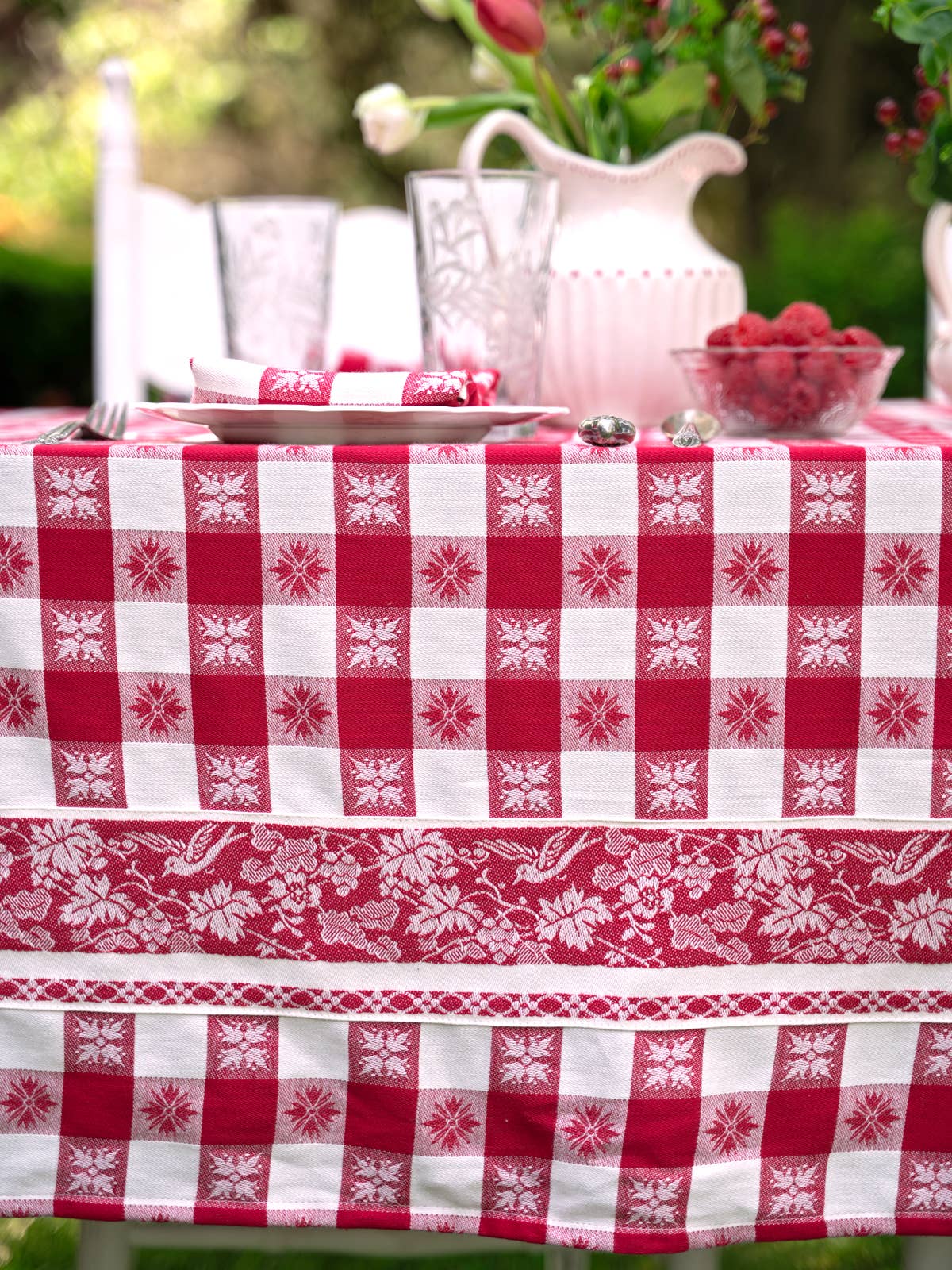 Red Charm Jacquard Tablecloth
