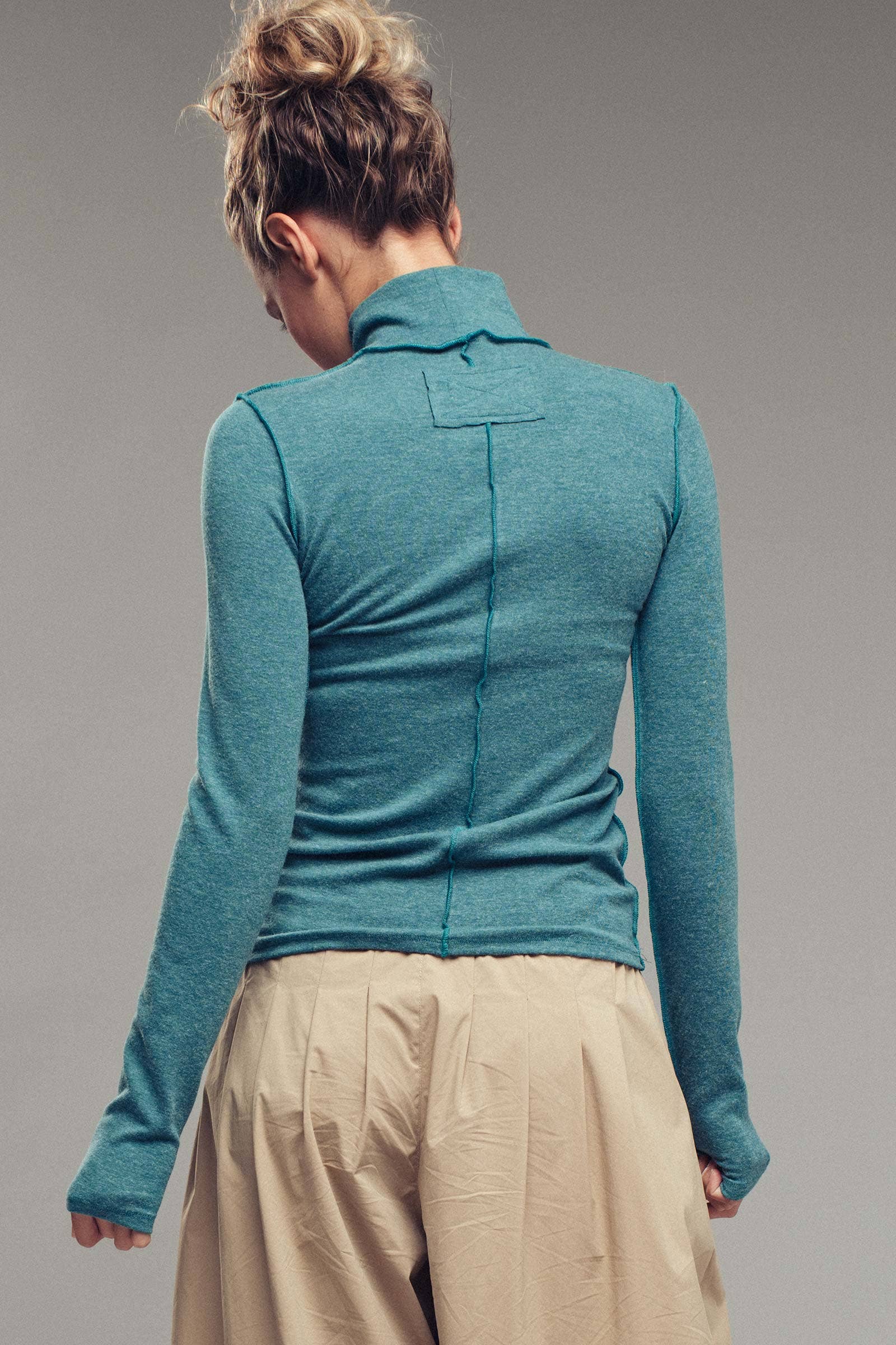 Contrast Seam Turtleneck Knit Top