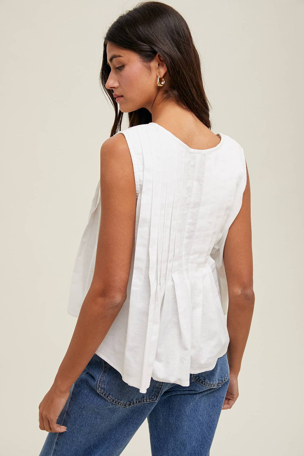 Bow Detail Sleeveless Pleated Top