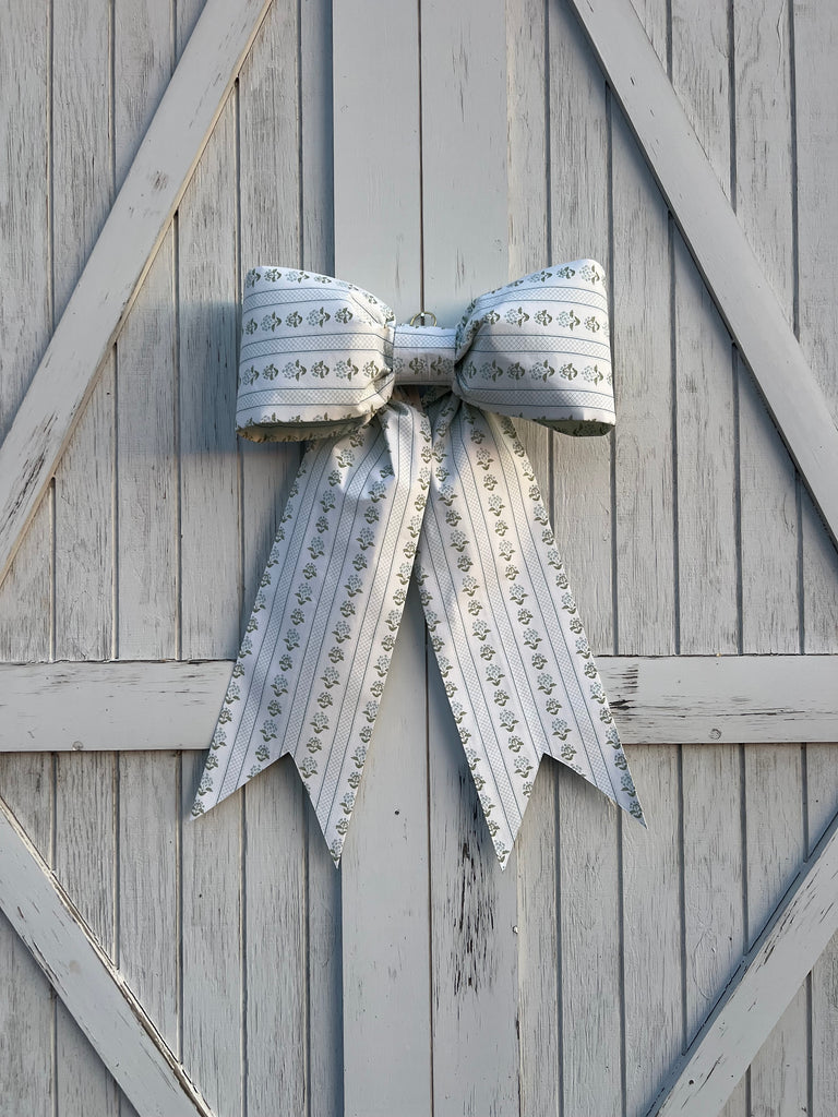 Trellis Hydrangea Bow