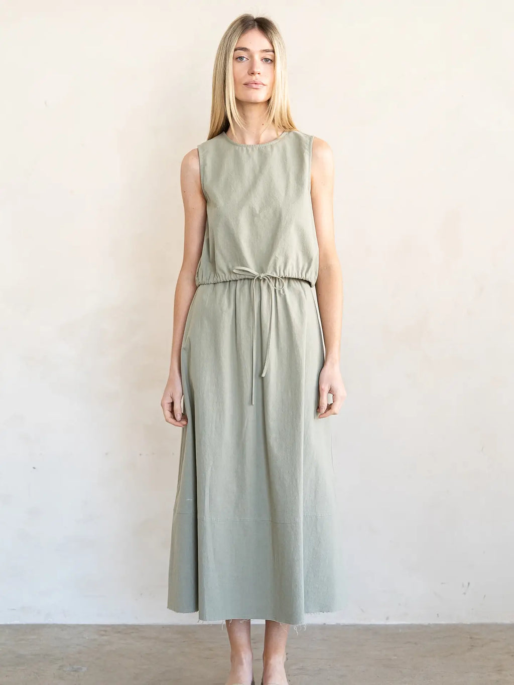 Adjustable Tie Hem Cropped Tank Top