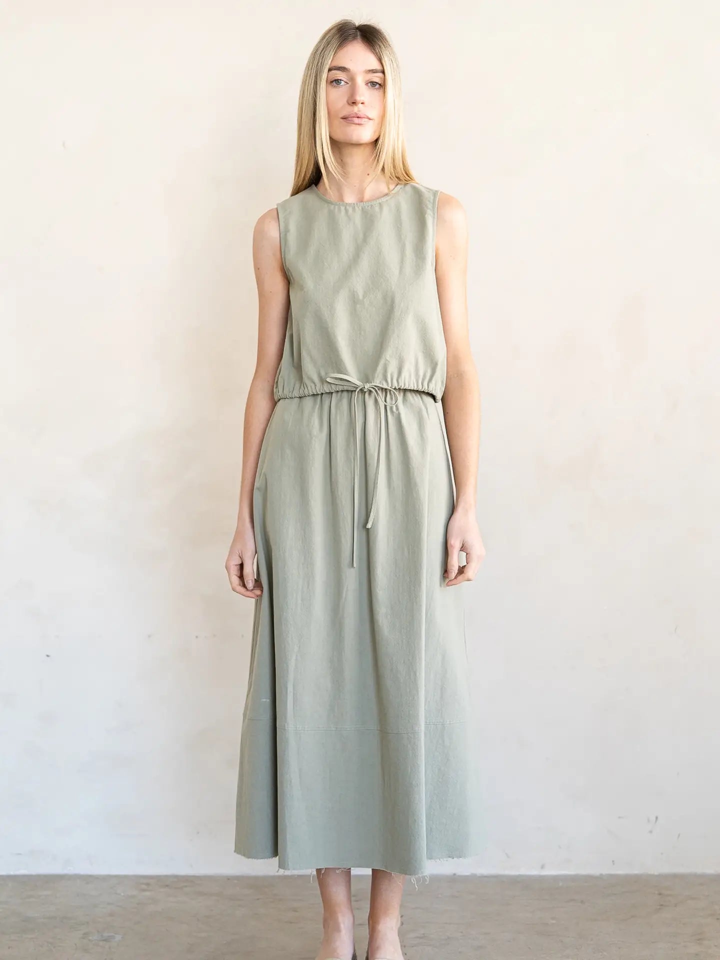 Adjustable Tie Hem Cropped Tank Top