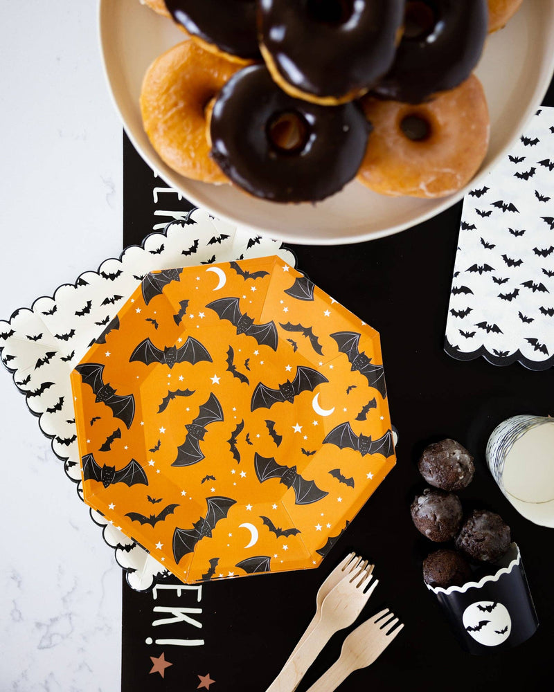 Batty Scallop Paper Dinner Napkin