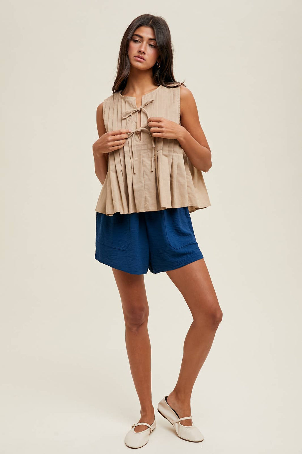 Bow Detail Sleeveless Pleated Top