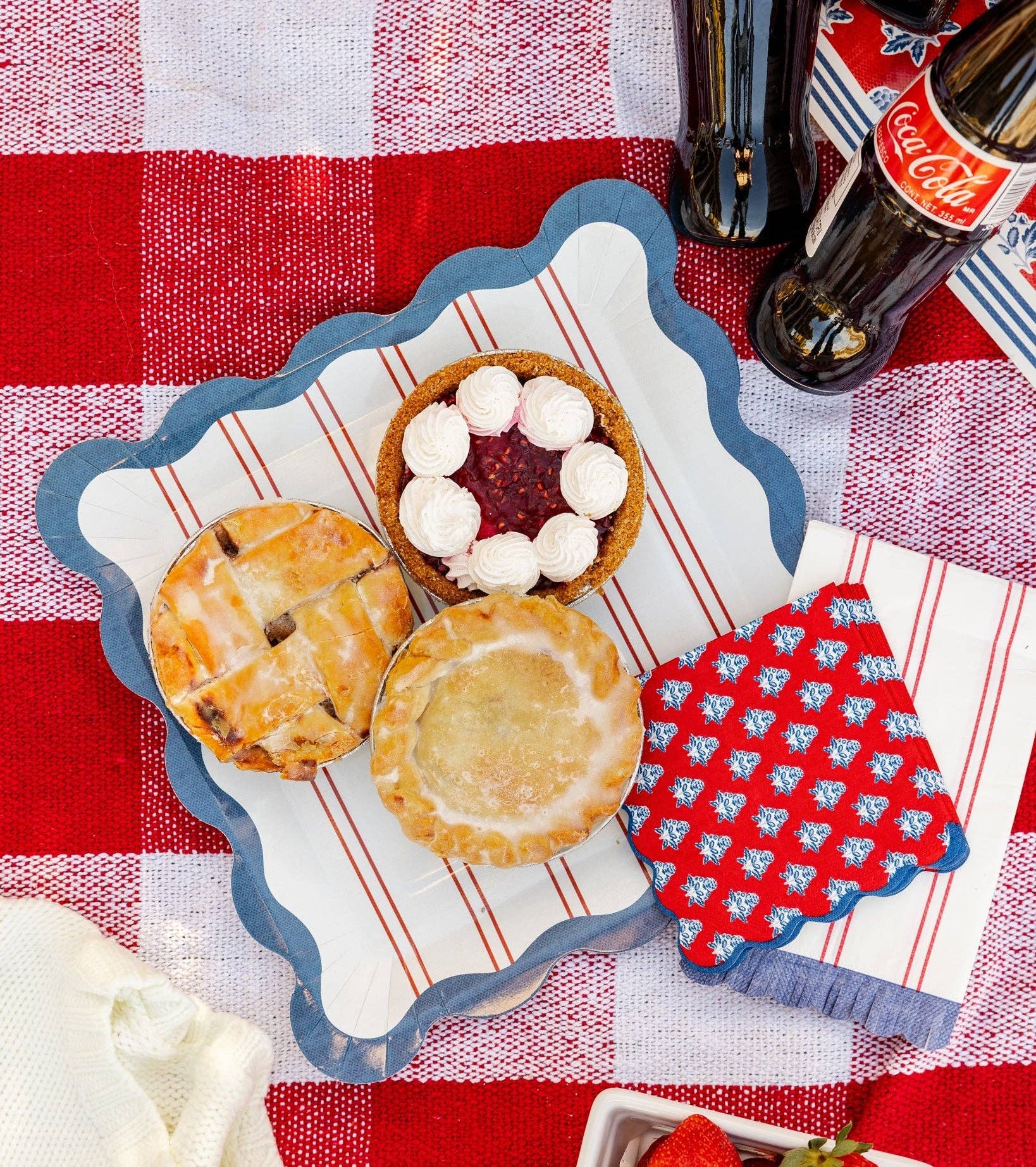 Red Stripes Paper Plate Set
