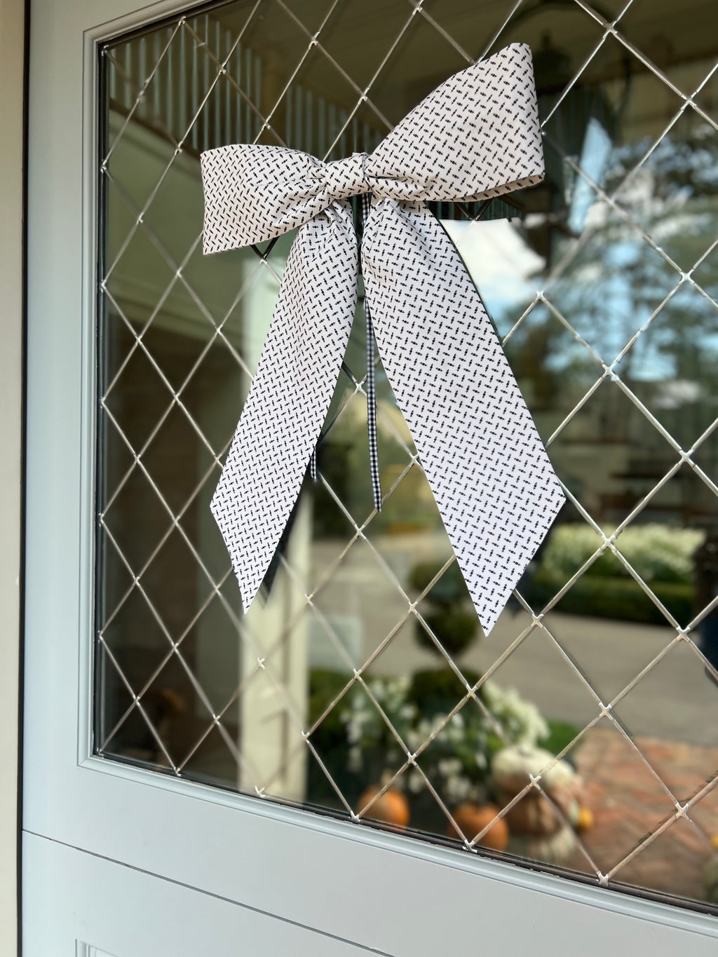 White & Black Detail Bow