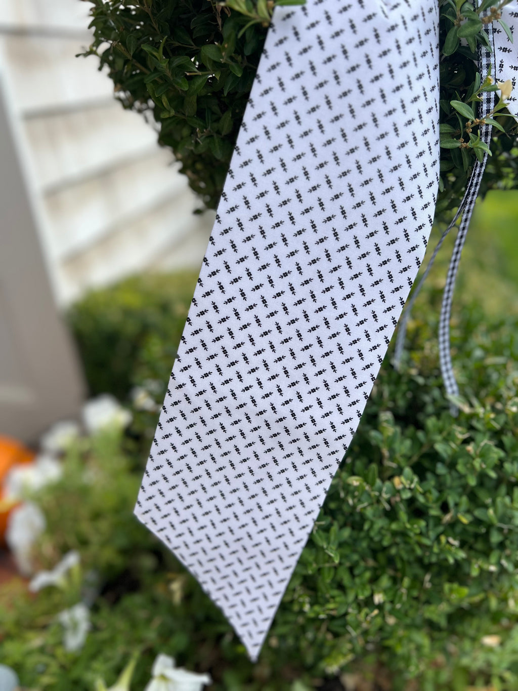 White & Black Detail Bow