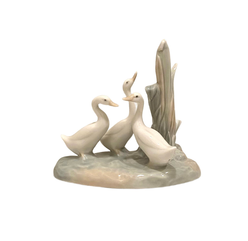 LLADRÓ Group of Three Geese