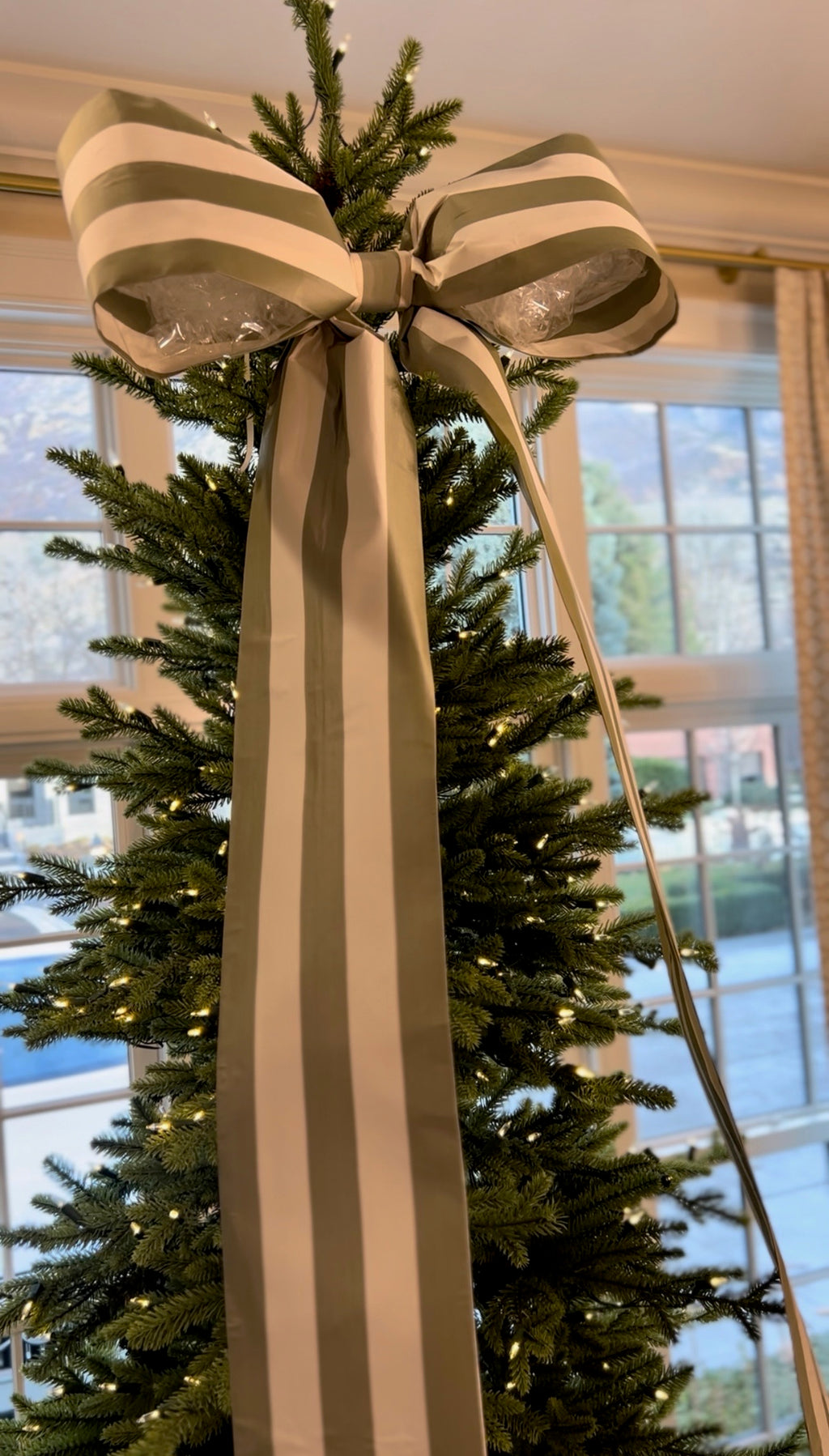 Silk Tree/Mantel Bows