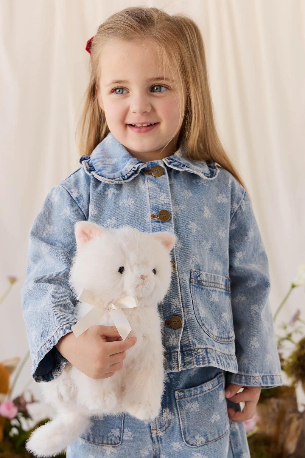 Snuggle Bunnies - Moon the Kitty - Snow