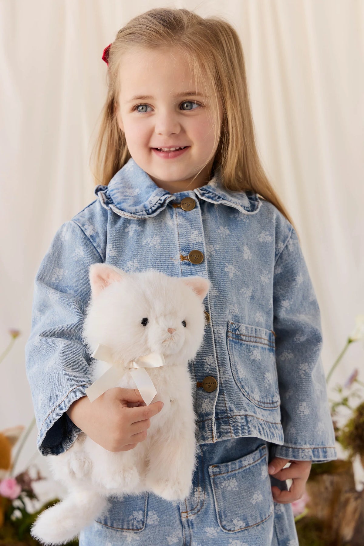 Snuggle Bunnies - Moon the Kitty - Snow