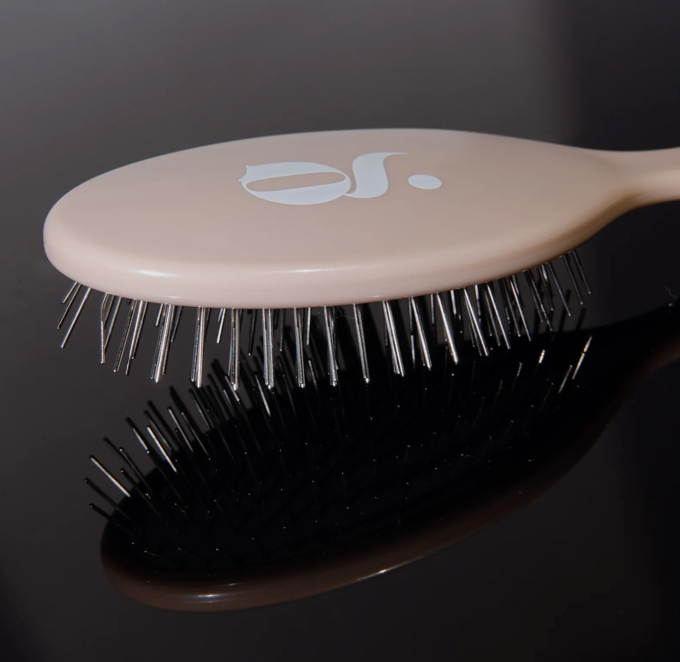 The Detangling Brush