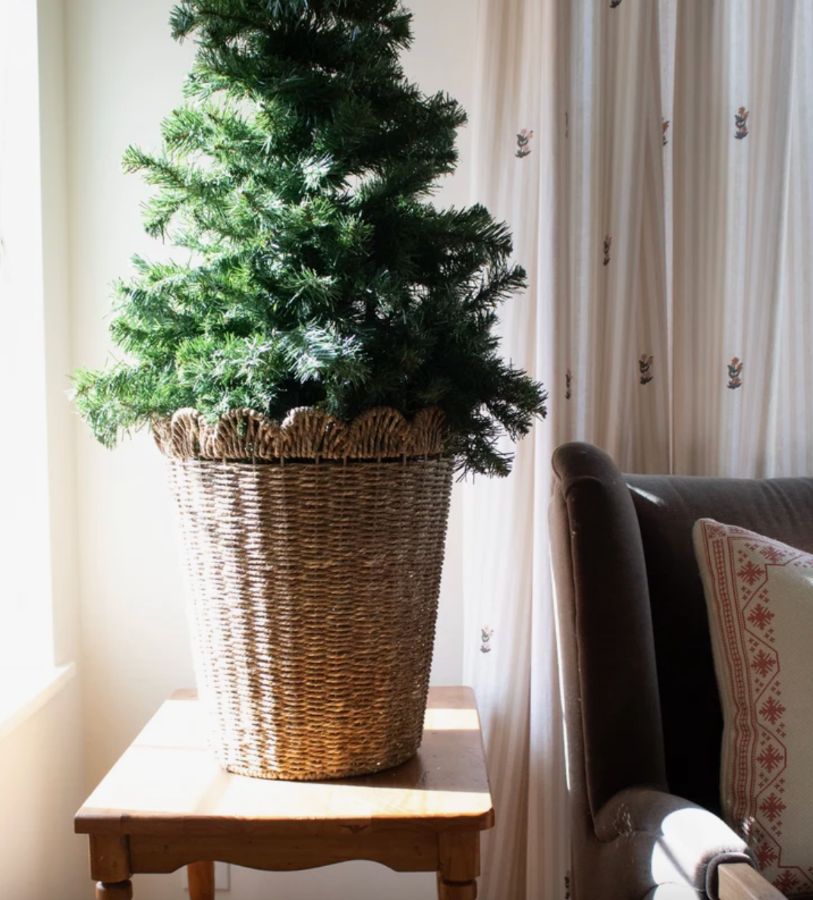 Green Scallop Woven Basket