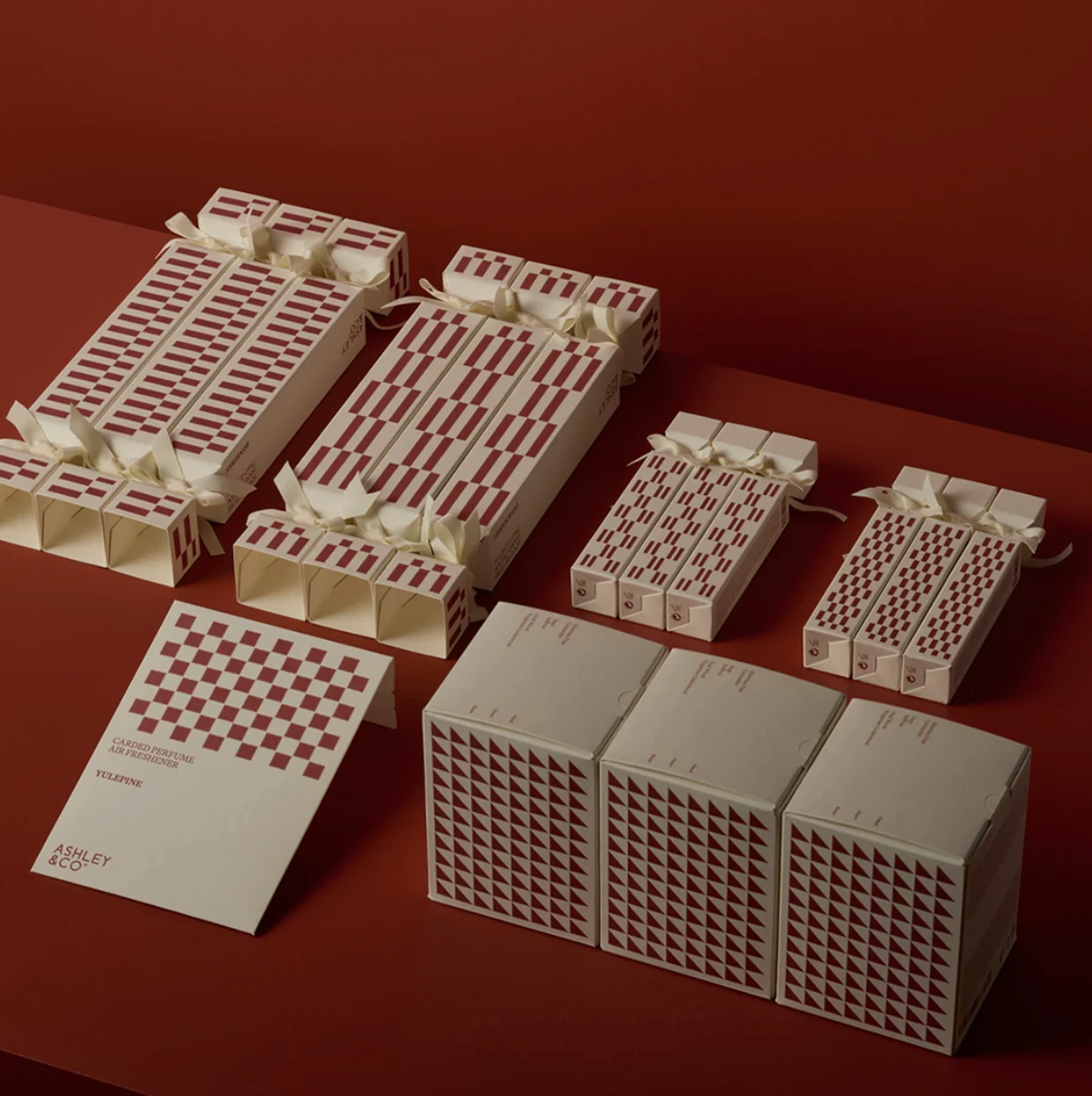 Au Natural Lip Punch Christmas Mini Cracker