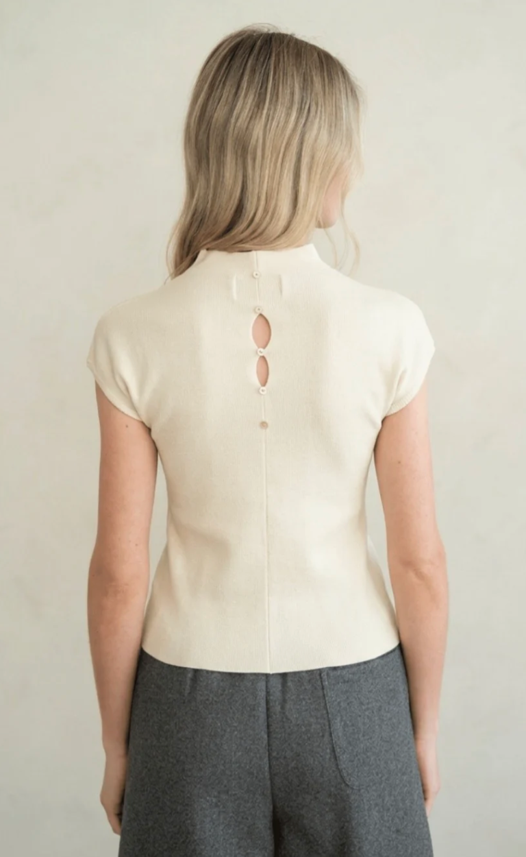Minimal Back Keyhole Button Sweater