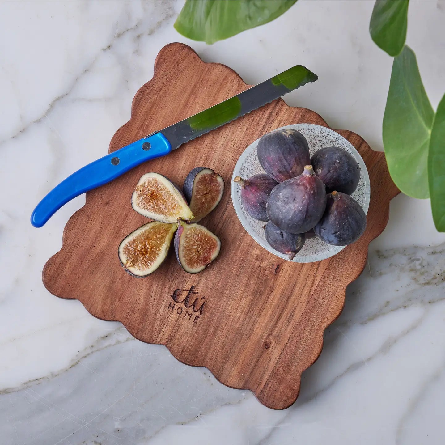 Square Scalloped Cutting Board