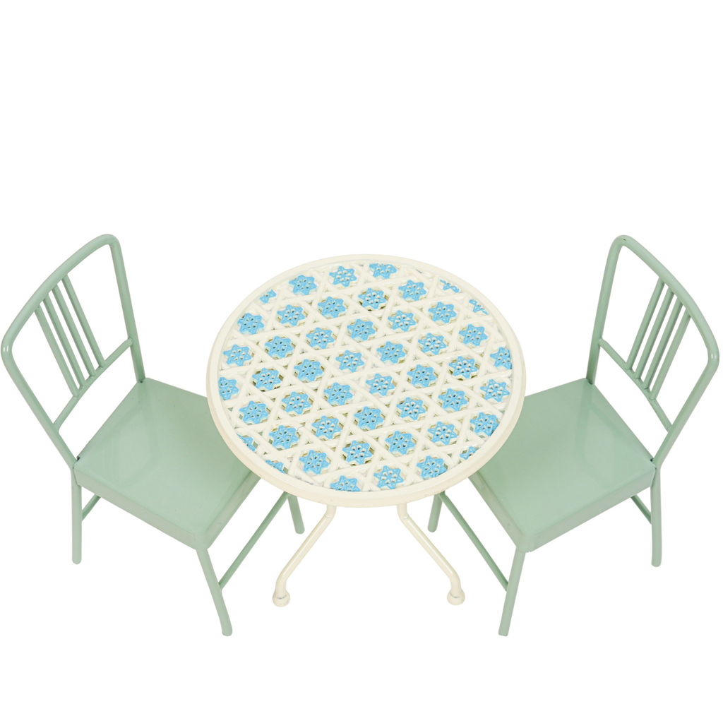 Levlovs Table and Chairs (Fresh Green Floral Pattern)