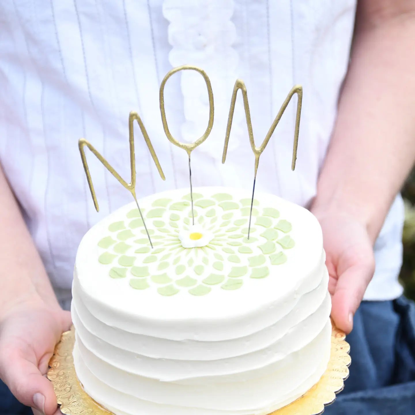 Big 8" Gold "Mom" Letter Sparkler Wands Card - Garden Party