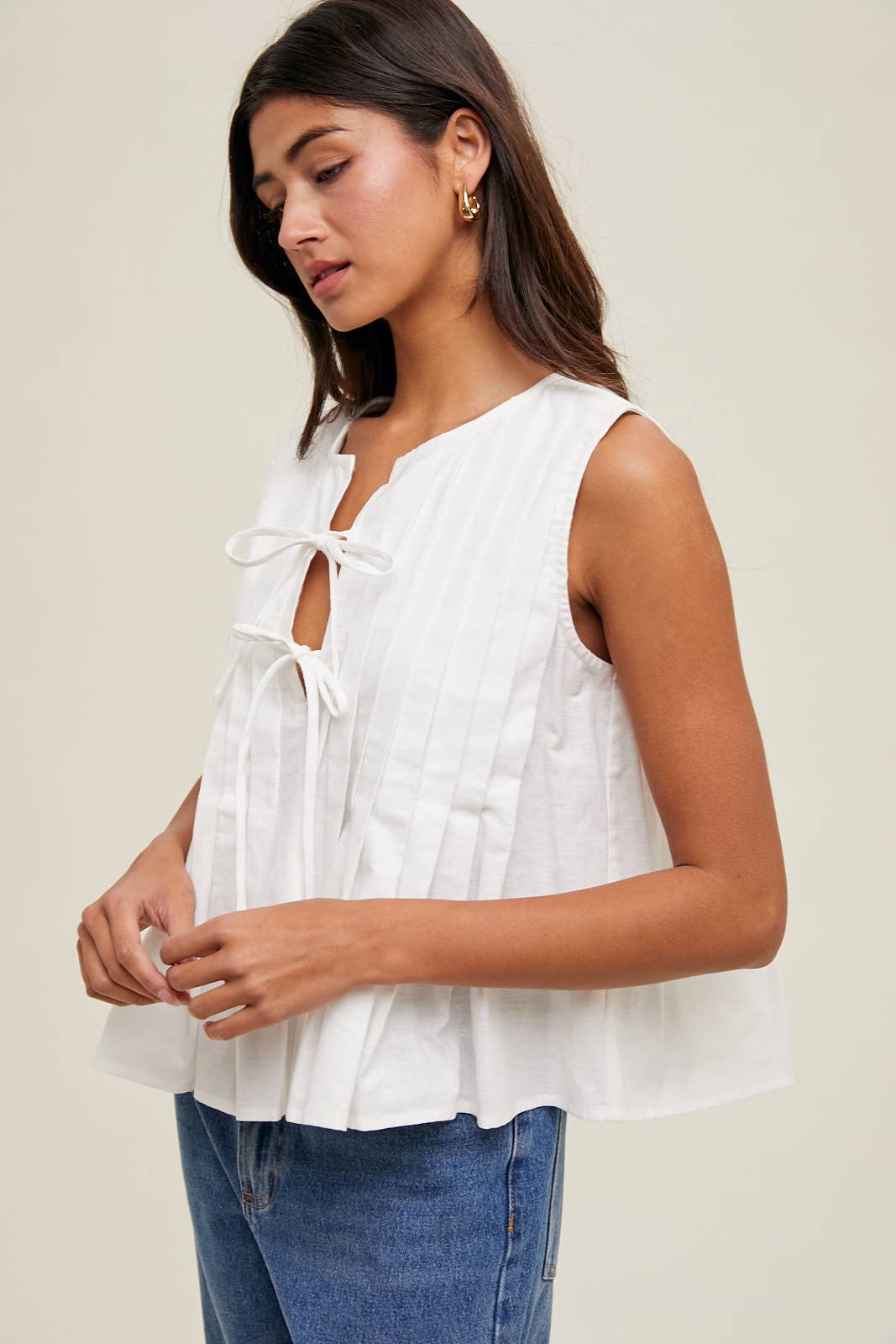 Bow Detail Sleeveless Pleated Top