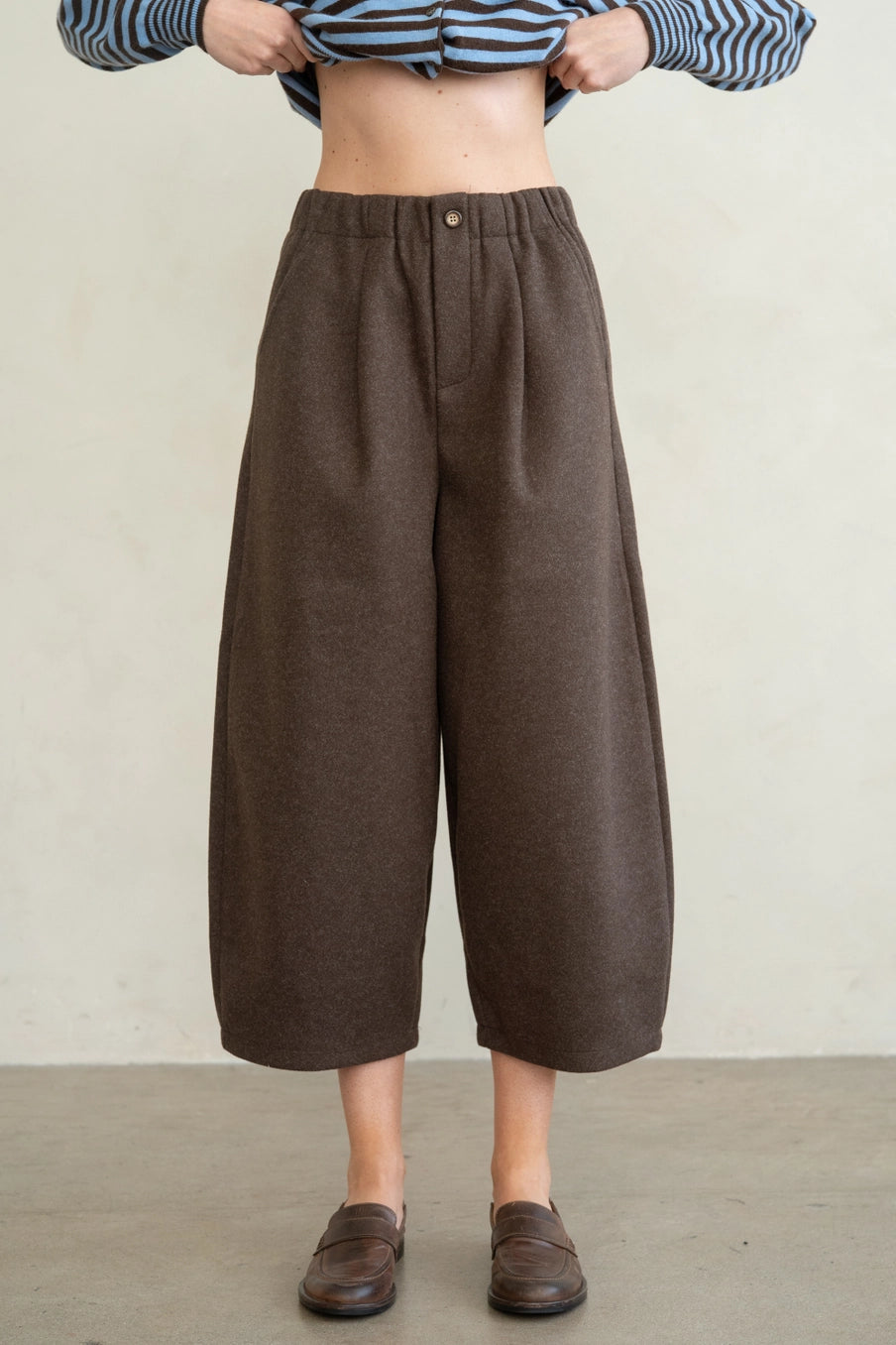 Elastic Waist Barrel Trouser in Dark Brown