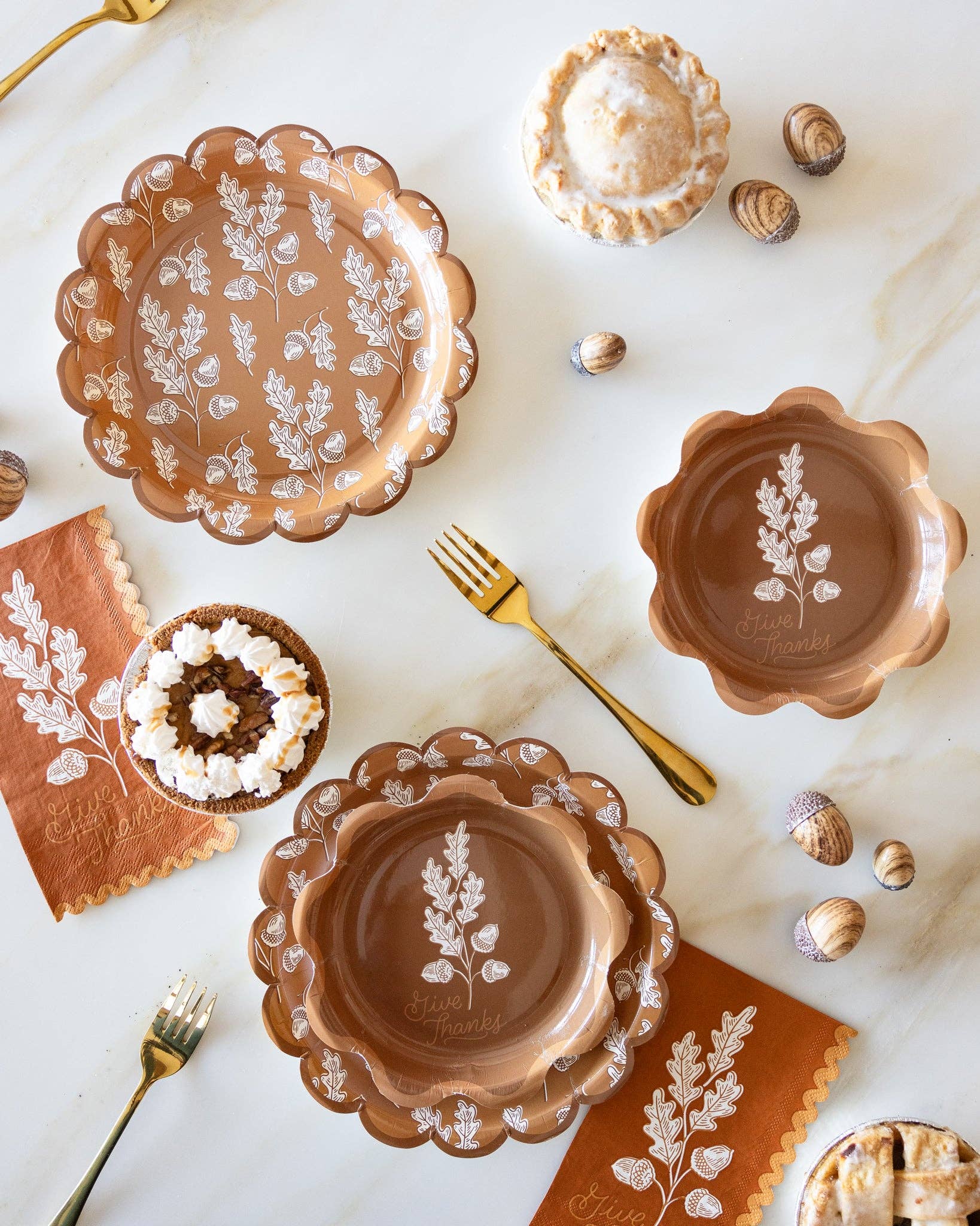 Acorns Scalloped Circle Paper Plate