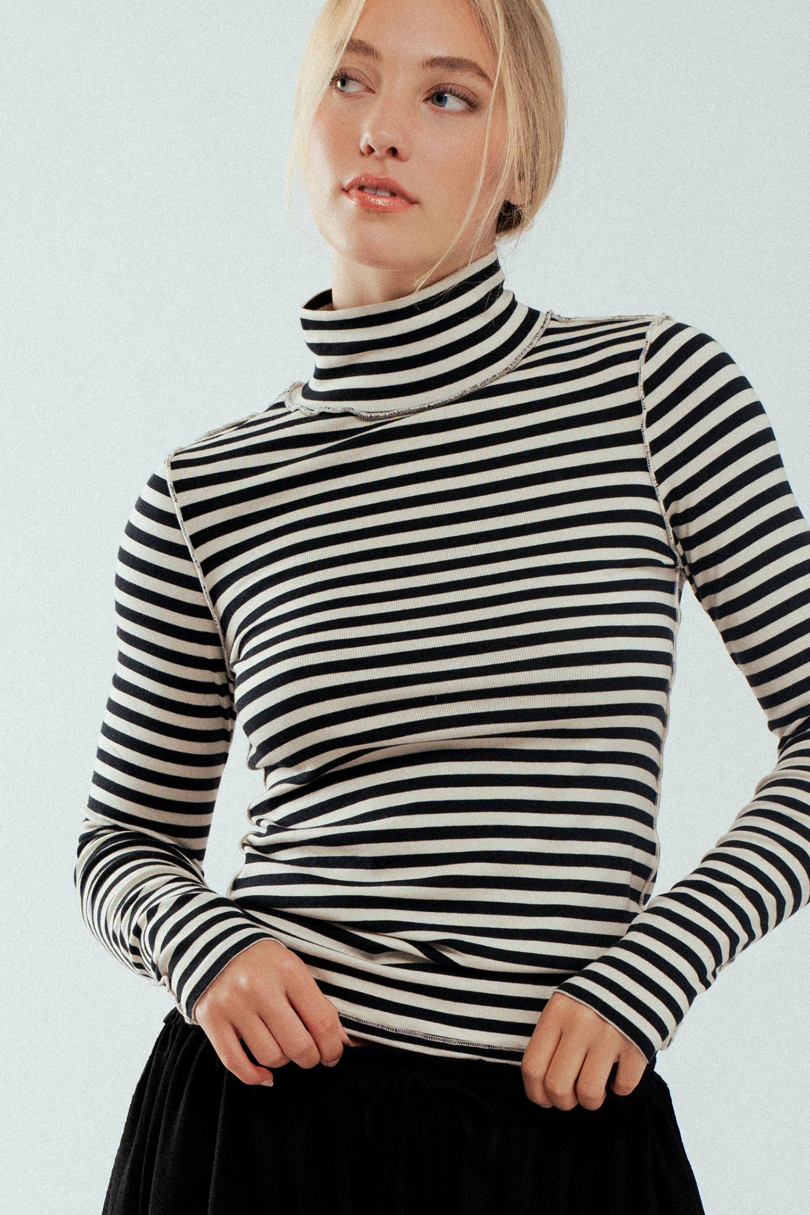 Contrast Seam Turtleneck Knit Top