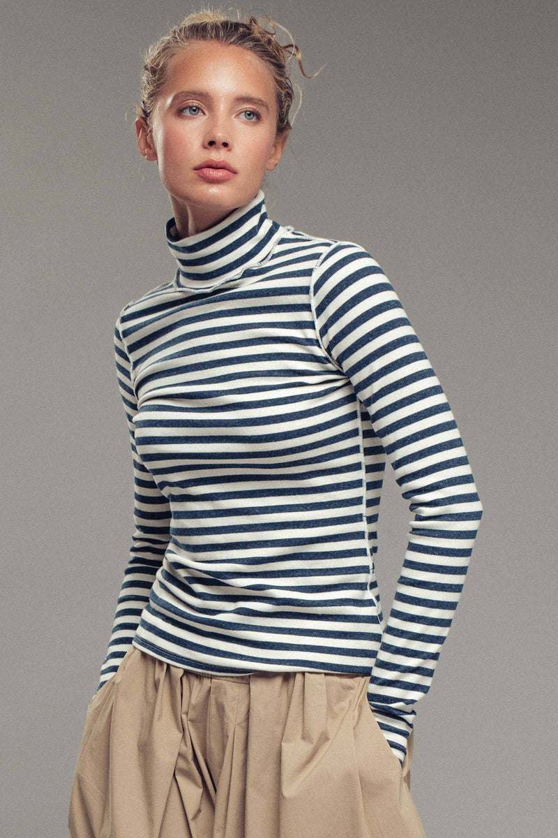Contrast Seam Turtleneck Knit Top