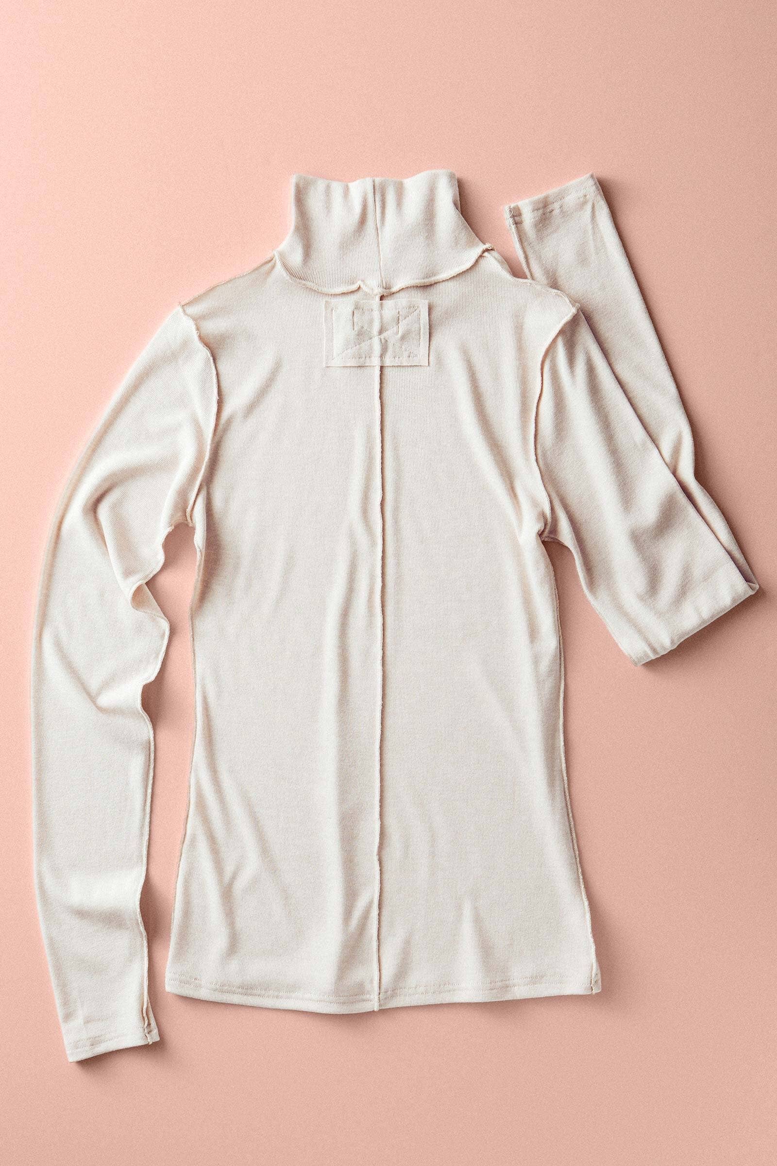 Contrast Seam Turtleneck Knit Top