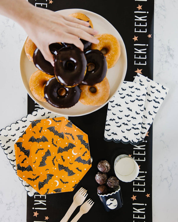 Batty Scallop Paper Dinner Napkin