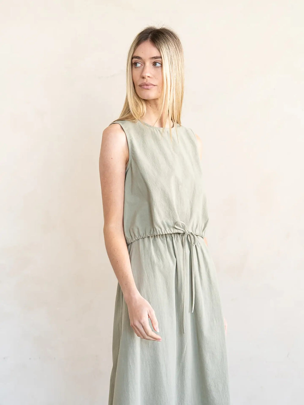 Adjustable Tie Hem Cropped Tank Top