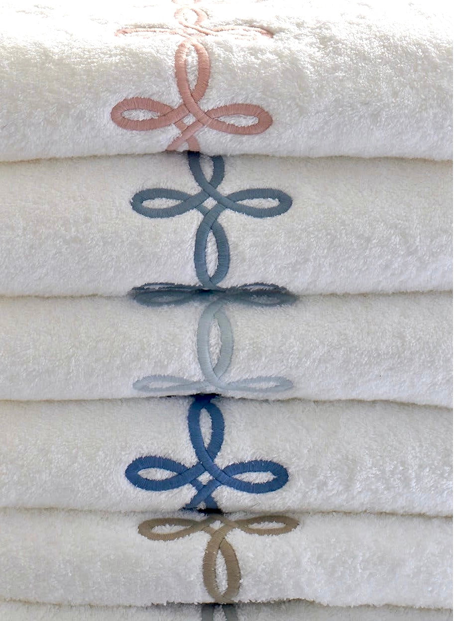 Gordian Knot Bath Sheet